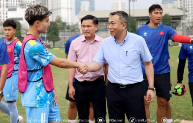 Chủ tịch VFF có hành động đặc biệt với hàng loạt thần đồng Việt kiều