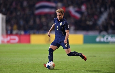 'Vua cùi chỏ' tiết lộ khả năng giã từ ĐT Thái Lan