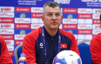 HLV Brazil gây sốt khi 2 lần giúp ĐT Việt Nam thắng Malaysia 4-0