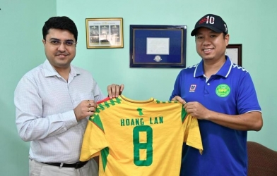 Chia tay ĐT châu Phi, HLV người Việt bất ngờ về đội thầy Park