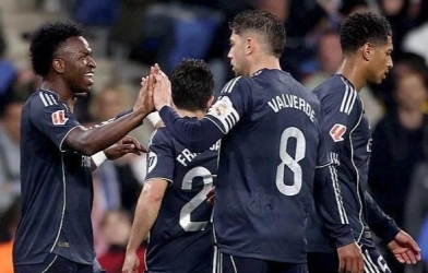 Real Madrid thắng dễ Espanyol, Barca chưa thể vô địch sớm