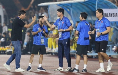 Chia tay ĐT Việt Nam, HLV Hàn Quốc làm trợ lý cho thầy Park