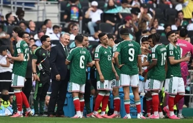 NÓNG: Luật của FIFA bị vi phạm nghiêm trọng ngay trận khai mạc World Cup