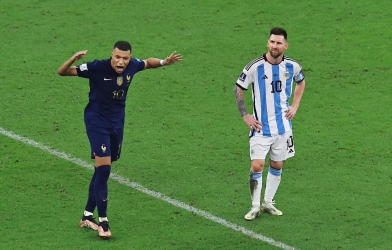CHÍNH THỨC: Mbappe lập kỷ lục vĩ đại nhất World Cup, Messi chào thua