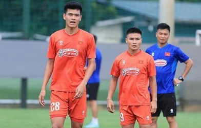 Trung vệ cao nhất lịch sử ĐT Việt Nam bất ngờ mất tích ở AFF Cup