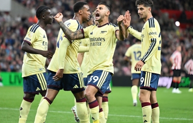 Arsenal tiếp tục thăng hoa, thắng dễ Sunderland để lên đầu bảng