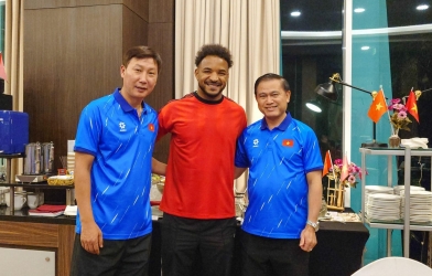 Xuân Son đã về nước, tiếp tục điều trị chấn thương