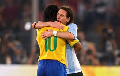 Ronaldinho nhắn nhủ xúc động khi Messi chia tay ĐT Argentina