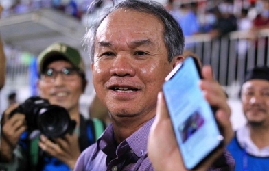 Bầu Đức 'cà khịa' bầu Hùng: Thứ gia vị thú vị của bóng đá Việt!