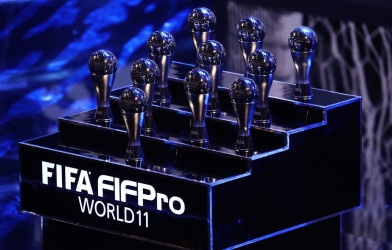 Đội hình tiêu biểu hay nhất thế giới 2021: Hàng công gây tranh cãi