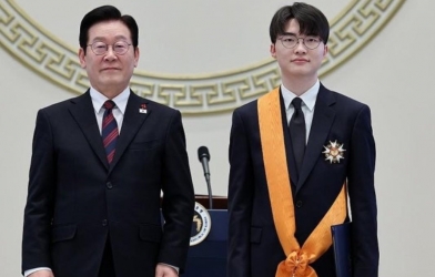 Faker nhận phần thưởng cao nhất của một tuyển thủ Hàn Quốc