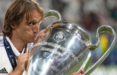 Vô địch Champions League, Modric quyết định tương lai tại Real