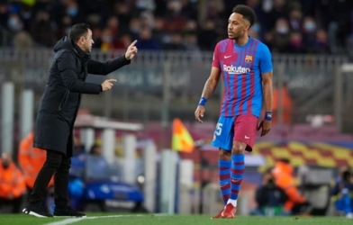 Xavi nói lời như 'hất nước' Chelsea về Aubameyang