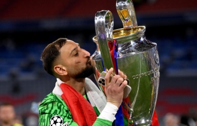 Tương lai của thủ thành số 1 thế giới bất ngờ có biến, MU và Chelsea vào cuộc