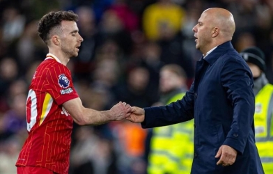 Arne Slot lần đầu nghẹn ngào nói về Diogo Jota