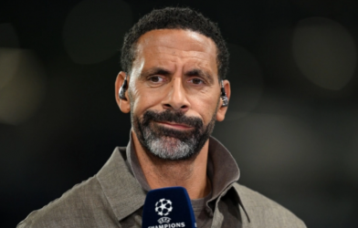 Huyền thoại MU chỉ trích gay gắt NHM Arsenal