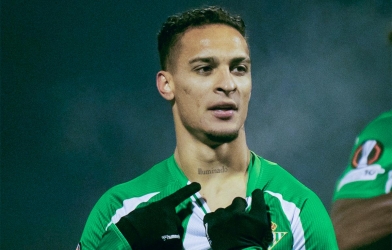 Antony toả sáng, Real Betis tiếp tục bất bại tại Europa League
