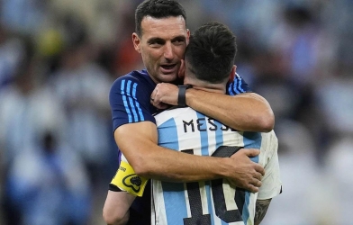 Scaloni nói một câu lạ sau ngày Messi vượt mọi huyền thoại World Cup
