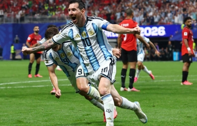 Lionel Messi thường xuyên 'đi bộ' nhưng thống kê siêu khủng
