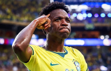 Vinícius nhận lỗi và hứa hẹn cùng Brazil vô địch World Cup 2030