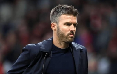CĐV MU nổi giận với Carrick vì loạt quyết định khó hiểu