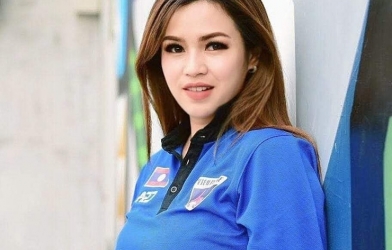 Nhan sắc Madam Bo, ‘nữ thần bóng đá Lào’ chịu chơi ngang Madam Pang của Thái Lan