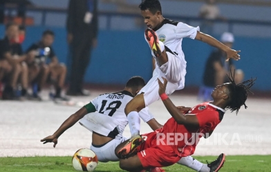 VIDEO: Ronaldo Indonesia 1 chiêu đốn ngã 2 cầu thủ U23 Timor Leste
