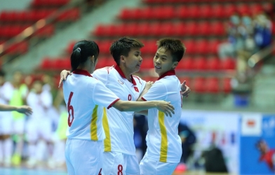 Thắng đậm 2 trận liên tiếp, Việt Nam cách HCV futsal nữ SEA Games đúng 1 trận hòa