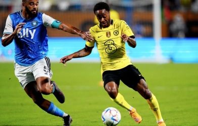 Sterling chào sân ấn tượng trong ngày Chelsea đánh rơi chiến thắng cay đắng