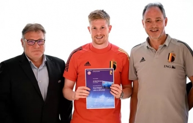 De Bruyne được UEFA cấp bằng huấn luyện viên ở tuổi 31