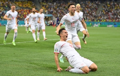 Thụy Sỹ đánh bại Pháp: “Châu chấu” mà đá đổ xe