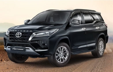 Toyota Fortuner thế hệ mới sẽ có cửa sổ trời và động cơ hybrid