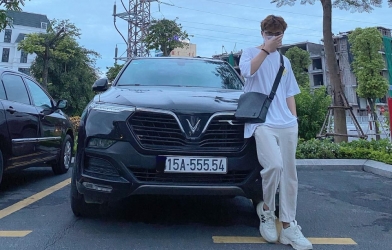 ADC sở hữu xế hộp tiền tỷ, mở nhà hàng ở tuổi 22 nhờ thu nhập từ việc chơi game