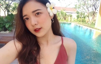 Bị đồn lương trăm triệu một tháng, nữ MC của Liên Quân Mobile vội lôi 'văn mẫu' của Độ Mixi ra phản bác