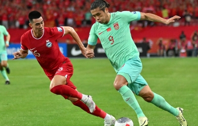 Trung Quốc đè bẹp Singapore trong trận cầu có 1 thẻ đỏ