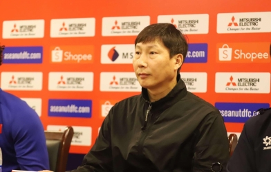 HLV Kim Sang Sik: 'Bóng đá Việt Nam đã trở lại'