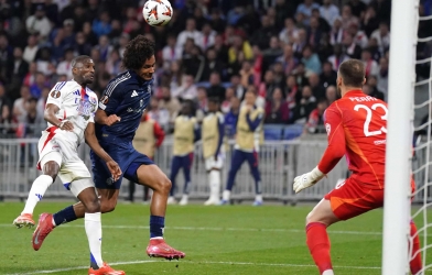 Rafael da Silva: 'Lyon kỹ thuật tốt, thông minh hơn MU'