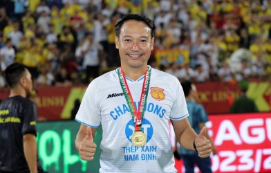 Thắng 3-0, HLV Vũ Hồng Việt khiêm tốn: 'Hà Nội vẫn có thể vô địch'