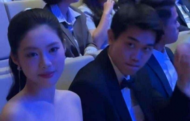 Hình ảnh Đình Bắc và á hậu quân nhân Châu Anh khiến dân mạng 'sốt xình xịch'