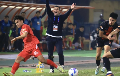 VFF ra án phạt đối với HLV Ninh Bình