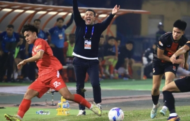 2 HLV châu Âu bị cấm chỉ đạo ở vòng 13 V-League