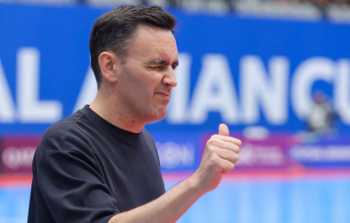 HLV ĐT Indonesia bùng nổ cảm xúc sau trận thắng 5-3 Nhật Bản, vào chung kết châu Á