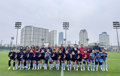 ĐT nữ Việt Nam trở lại tập luyện, Chủ tịch VFF thăm và động viên