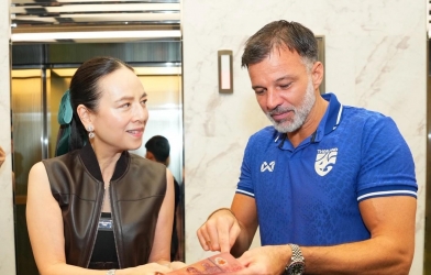 Nữ tỉ phú Madam Pang 'chơi lớn', thưởng khủng HLV ĐT Thái Lan nếu...