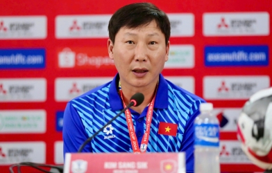 Trực tiếp: HLV Kim Sang Sik họp báo trước trận gặp ĐT Bangladesh