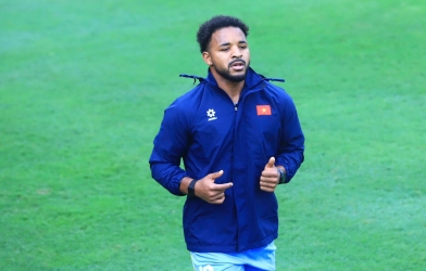 HLV Kim Sang Sik nói thẳng khả năng Xuân Son đá chính trước Bangladesh