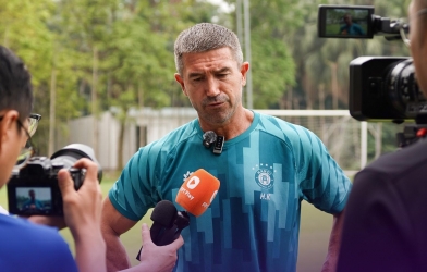 HLV Harry Kewell nói thẳng việc cầu thủ Việt Nam xuất ngoại