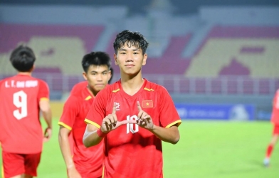 Tiền vệ U17 Việt Nam gây sốt sau trận thắng 2-1 Úc, nhận cơn mưa lời khen