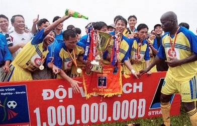 Nhìn lại chức vô địch gây tranh cãi nhất lịch sử V-League