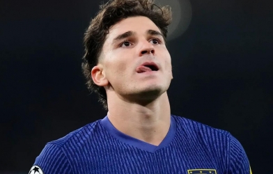 Barca chơi tất tay, sắp 'nổ bom tấn' Julian Alvarez ngay hè này